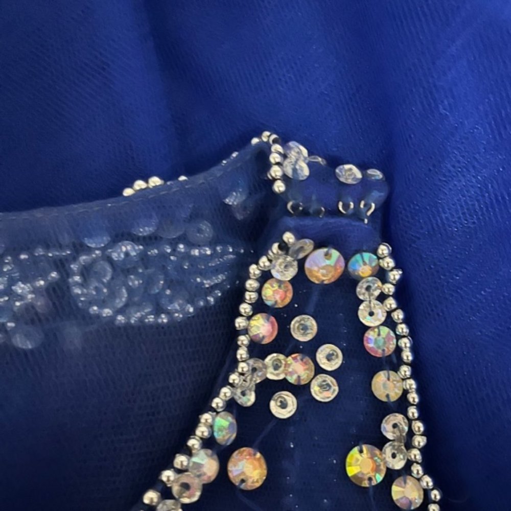 Dave & Johnny Gorgeous Blue Sequined Gown Size 1/2 - Picture 9 of 9